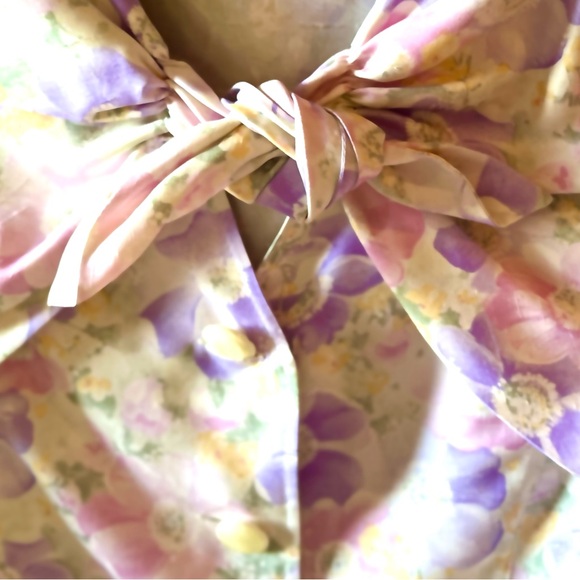 Valentino Boutique pastel flowers short sleeve silk top. Size 8 - Picture 7 of 7